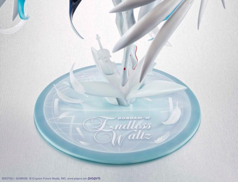 GUNDAM X HATSUNE MIKU - Lucra Miku x Wing Gundam Zero - Statuette 27cm – Image 6
